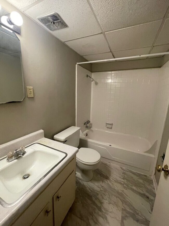 Building Photo - Convenient 1 Bedroom in Winston-Salem