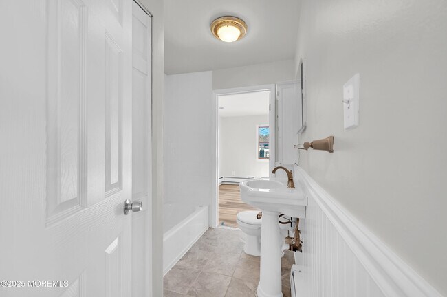 Building Photo - 251 Sprucewood Dr