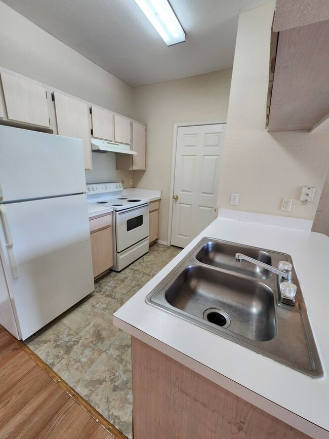 Building Photo - Holiday Special $500 off first full months rent-The Preserve at Temple Terrace