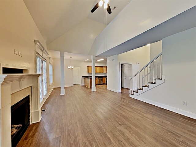Building Photo - 447 Titans Cir