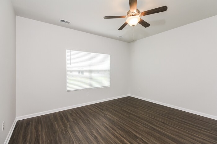 Building Photo - 212 Dorian Lp