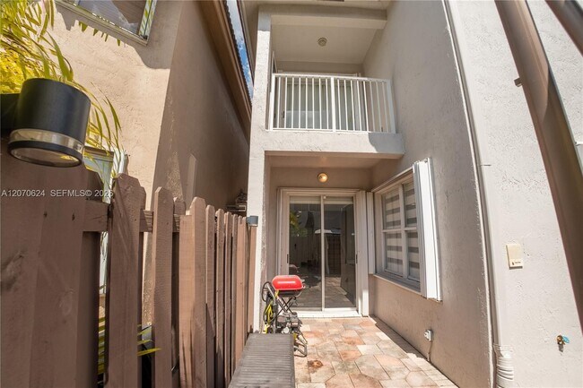 Building Photo - 7333 NW 113th Ct
