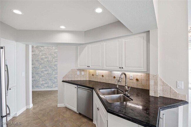 Building Photo - 4255 Gulf Shore Blvd N