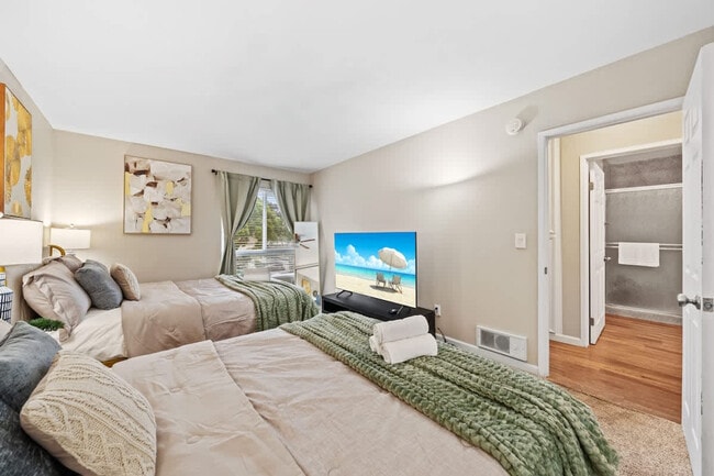 Building Photo - 9504 Carroll Canyon Rd