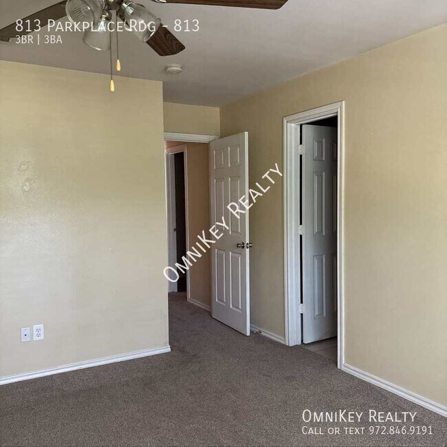 Building Photo - 813 Parkplace Ridge