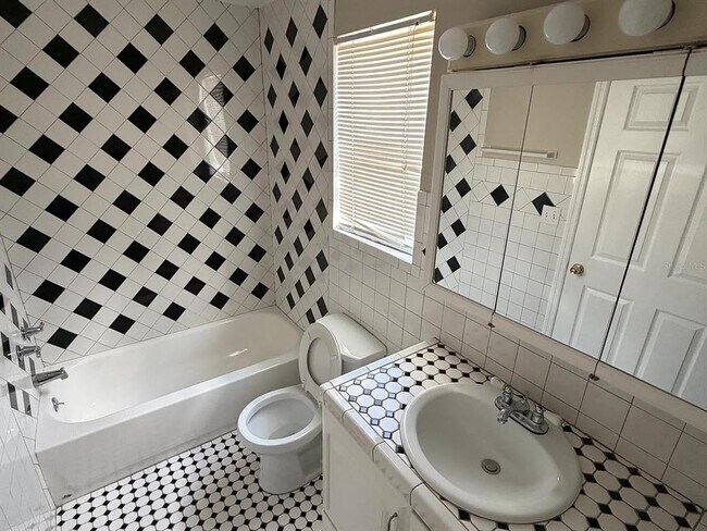 Building Photo - 1931 Staunton Ave