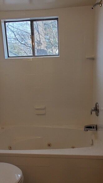 Building Photo - 7700 Arehart Dr