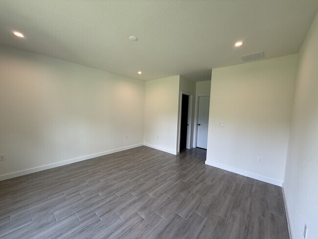 Building Photo - 2966 Beeville Ave