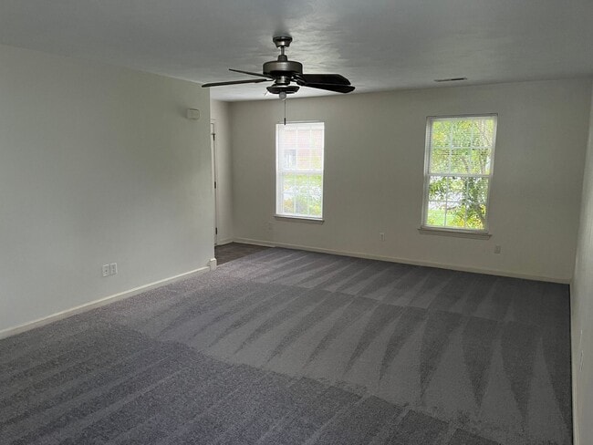 Building Photo - S. Market