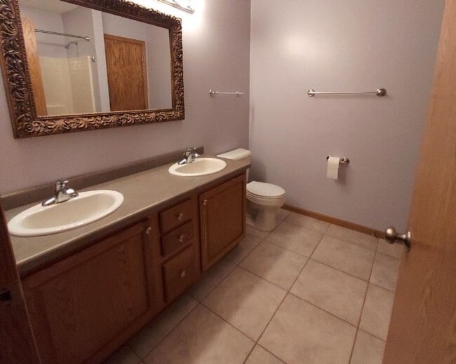 Building Photo - Nice 3 Bedroom 3 Bathroom Twinhome in River Falls