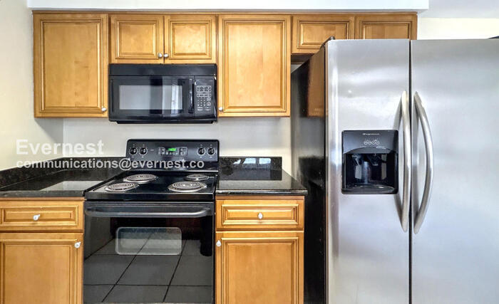 Building Photo - 5912 Della Dr