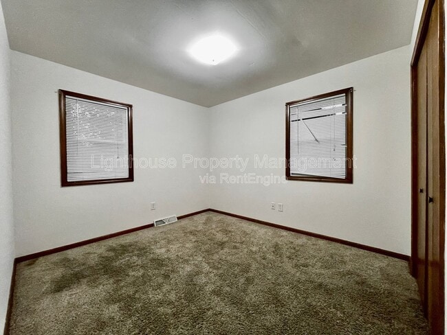 Building Photo - 1348 Carriage Hill Dr SE