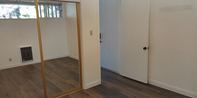 Building Photo - 751 Tahoe Blvd