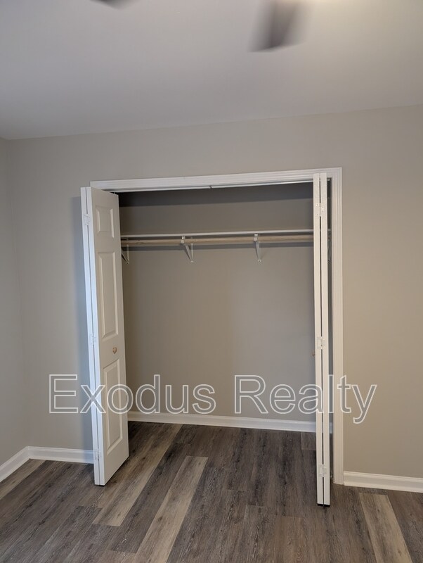 Building Photo - 414 Maple Ave