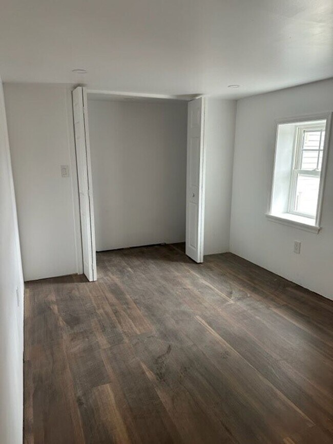 Building Photo - 129 E Market St