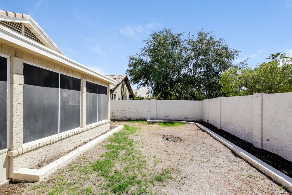 Building Photo - 1310 N Blackstone Dr