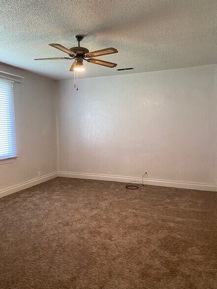 Building Photo - 10087 S Temple Dr