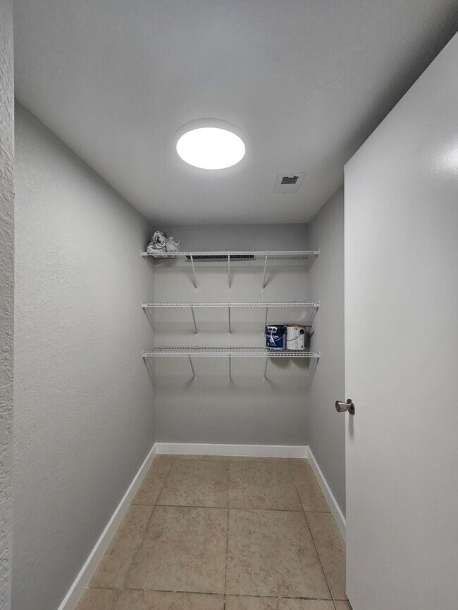 Building Photo - 1545 Lake Crystal Dr