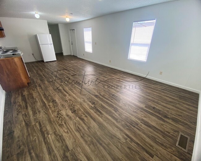Building Photo - Move-In Ready 3BR, 1BA – Most Utilities Included in Rent!