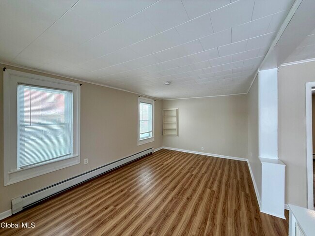 Building Photo - 13 School St