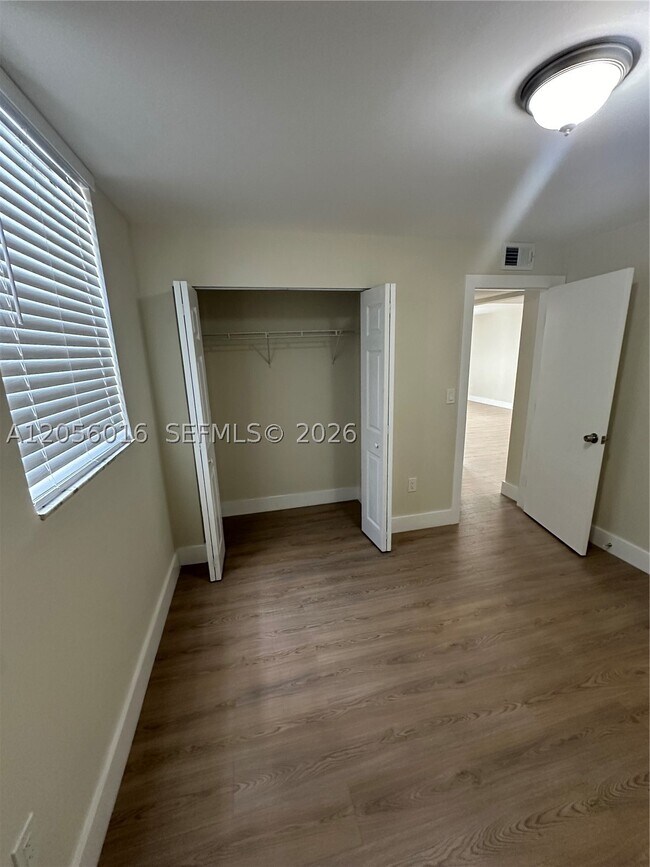 Building Photo - 10090 NW 80th Ct