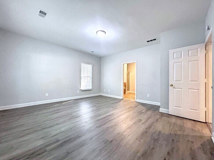 Building Photo - 992 Sims Ave NW