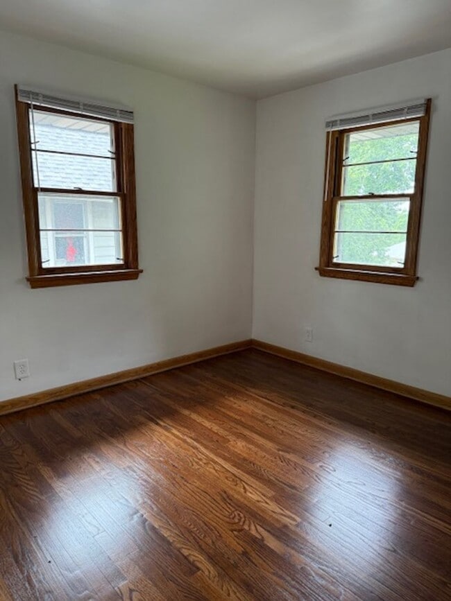 Building Photo - 2 bedroom townhouse twinplex