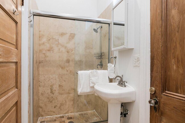 Building Photo - 1204 Carondelet St