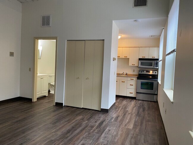 Building Photo - 30 Hanover St