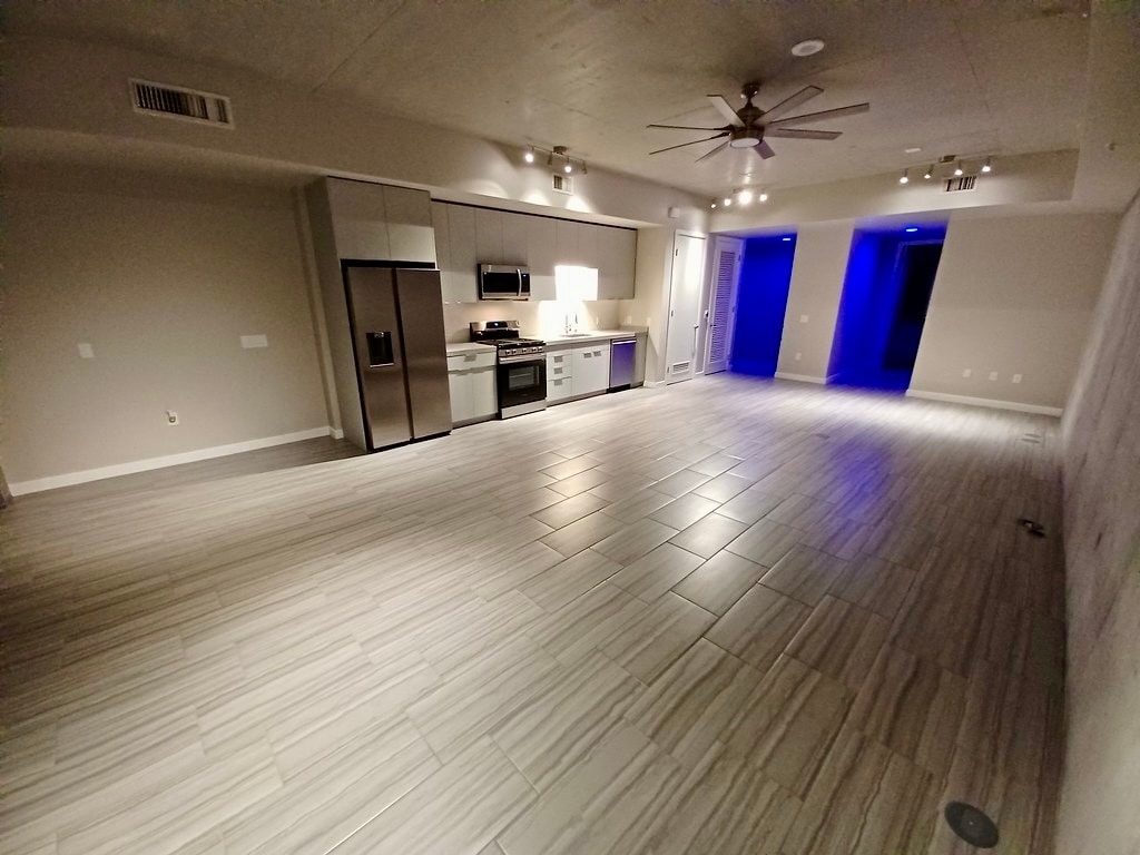 Building Photo - 353 E Bonneville Ave