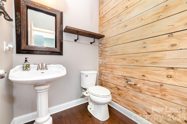 Building Photo - 3004 Fallondale Rd