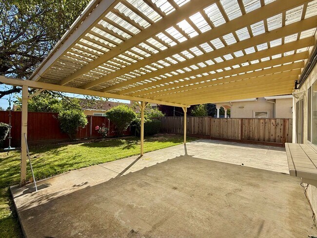 Building Photo - $4,100 - GORGEOUS 4 BEDROOM UNION CITY HOME