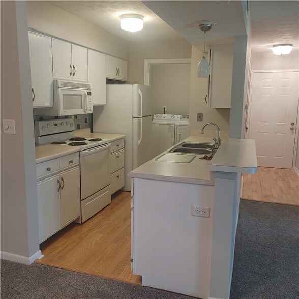 Building Photo - 6620 Green Branch Dr