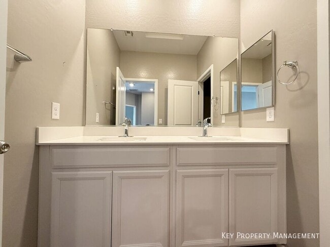 Building Photo - 525 Mossy Cup St