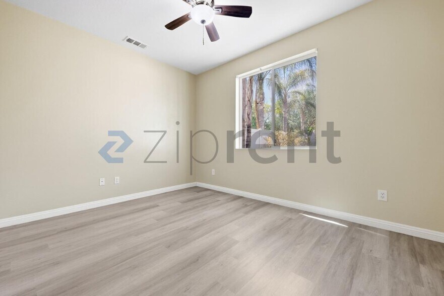 Building Photo - Unit