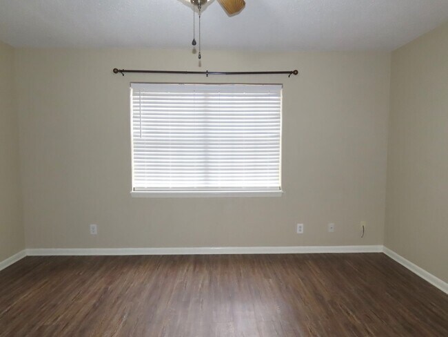 Building Photo - South Tyler! Beautiful 4 Bedroom, 3 Bath House