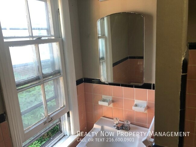 Building Photo - 13838 Cedar Rd