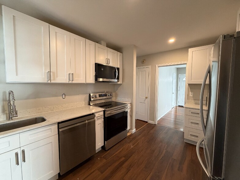 Building Photo - 4 Hibiscus Ave