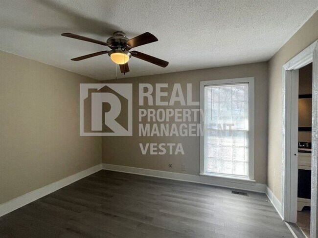 Building Photo - Three Bedroom Home in Lake Wildwood