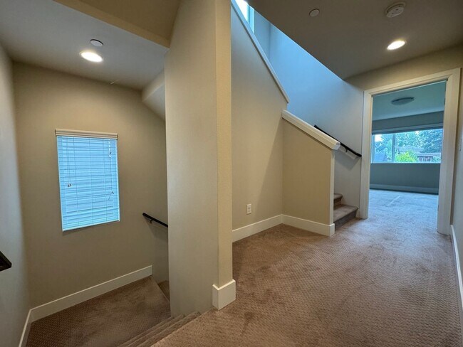 Building Photo - Gorgeous 4BR, 3.5BA Gem in Kingstone Community, Lynnwood,