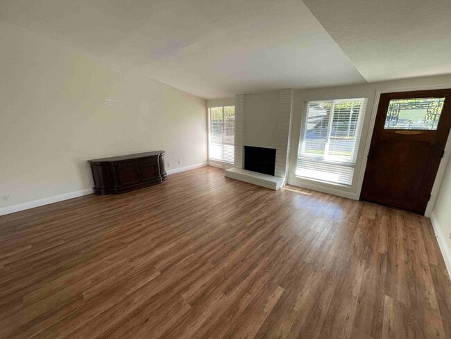 Building Photo - BEAUTIFULLY REMODELED GRANADA HILLS HOME!