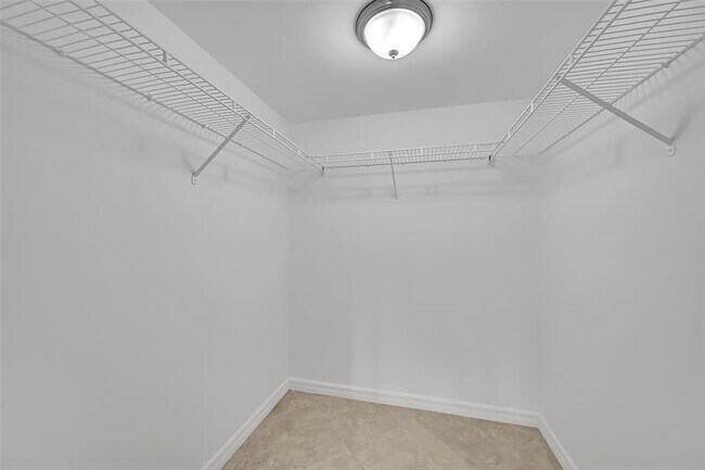 Building Photo - 5005 Wiles Rd