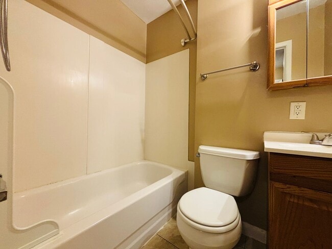 Building Photo - 436 Marlington St
