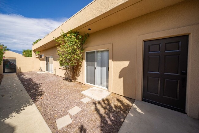 Building Photo - Mission Hills Country Club Home