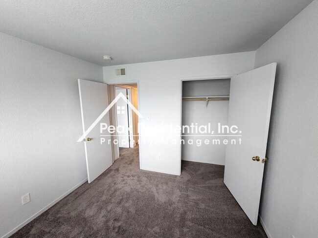 Building Photo - Croetto10540