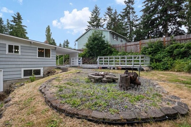 Building Photo - 12126 SE 160th St