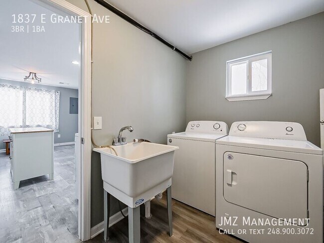 Building Photo - 1837 E Granet Ave