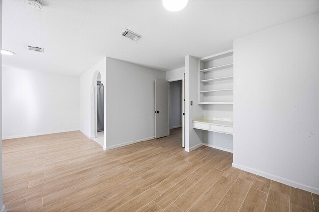 Building Photo - 16202 Mill Point Dr