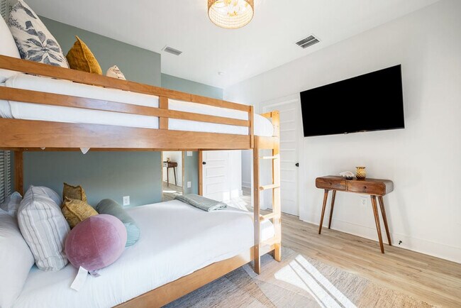 Building Photo - 19901 Charlie Claude Dr