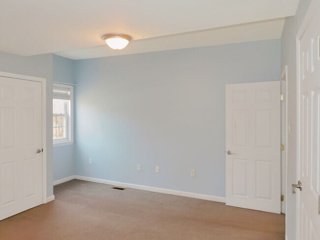 Building Photo - 37006 W Lakeland Dr